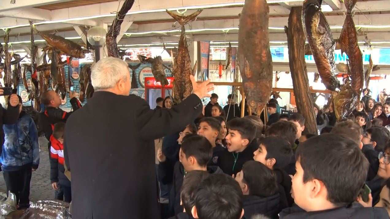 TÜRKİYE GENELİNDE BUGÜN ÖĞRENCİLER 15 GÜNLÜK ARA TATİLE GİRDİ. İSTANBUL BEYLİKDÜZÜ'NDE BULUNAN...
