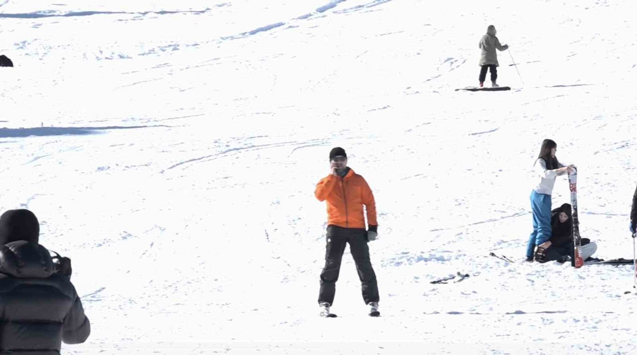 TÜRKİYE’NİN İLK VE EN BÜYÜK KAYAK MERKEZİ OLAN ULUDAĞ’DA SÖMESTİR TATİLİYLE BİRLİKTE YOĞUNLUK...