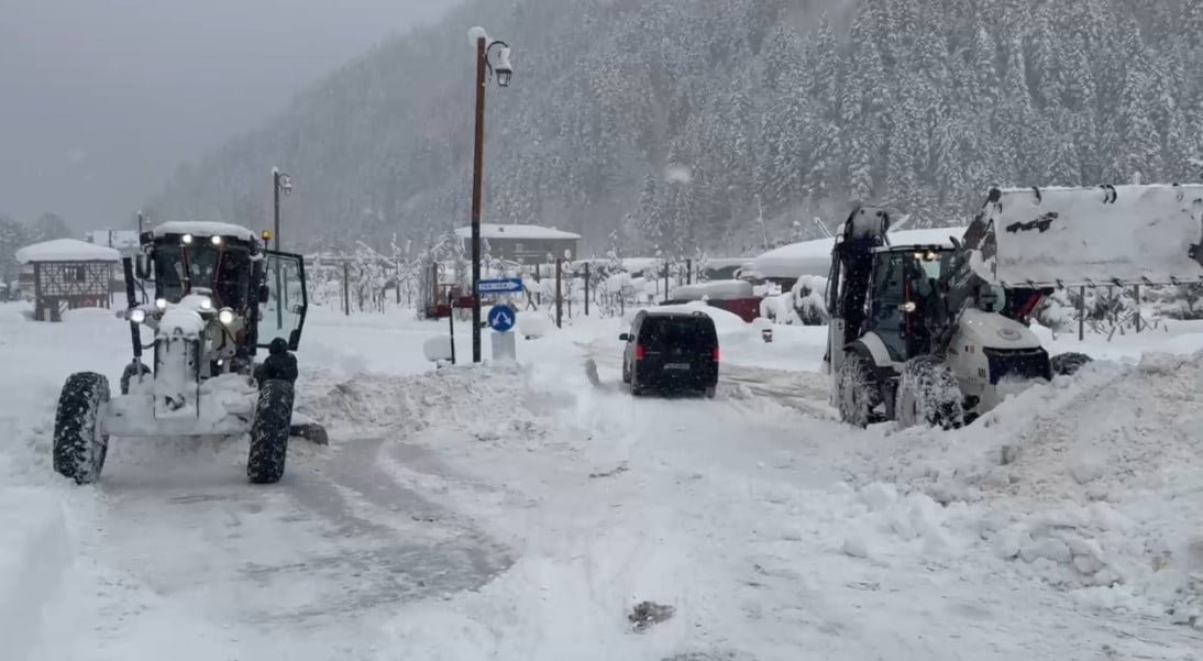 TÜRKİYE’NİN ÖNEMLİ TURİZM MERKEZLERİNDEN BİRİ OLAN TRABZON’UN ÇAYKARA İLÇESİNE BAĞLI UZUNGÖL’DE...
