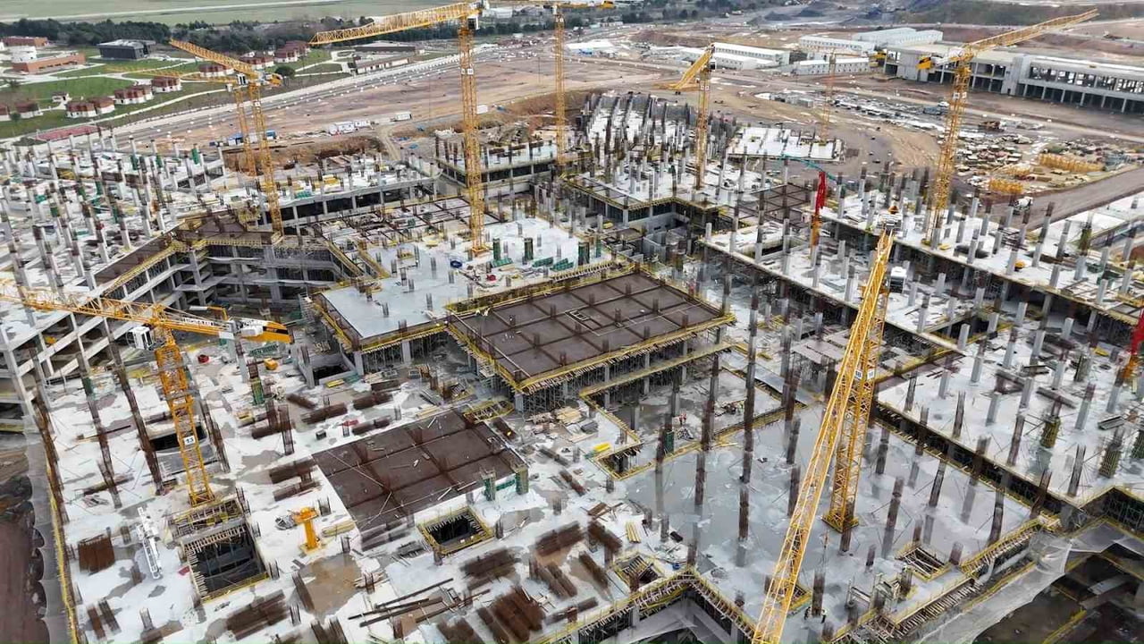 TÜRKİYE’NİN YATAK KAPASİTESİ BAKIMINDAN EN BÜYÜK ŞEHİR HASTANESİ OLMA ÖZELLİĞİNİ TAŞIYAN...