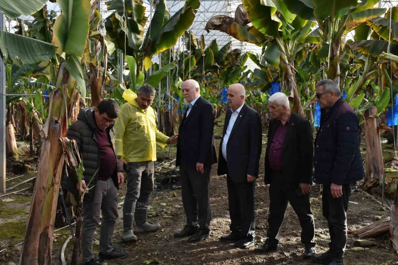 TÜRKİYE ZİRAAT ODALARI BİRLİĞİ GENEL BAŞKANI ŞEMSİ BAYRAKTAR, MANAVGAT’TA MEYDANA GELEN HORTUMDAN...
