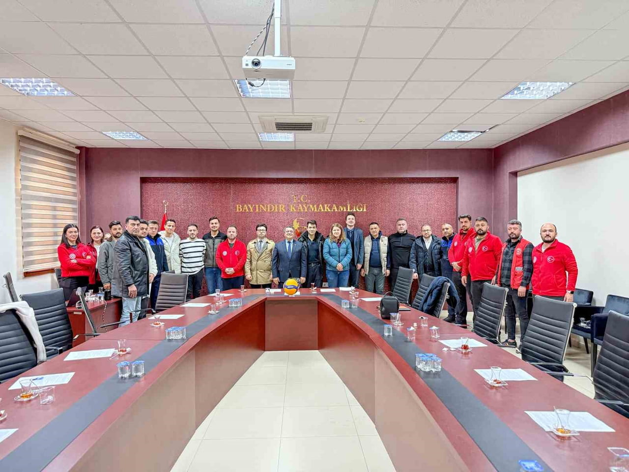 TURNUVAYA KATILACAK KURUM TAKIMLARININ TEMSİLCİLERİNİN KATILIMIYLA YAPILAN FİKSTÜR ÇEKİMİNDE...