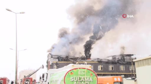 Tuzla'da çakmak fabrikasında çıkan yangın paniğe neden oldu