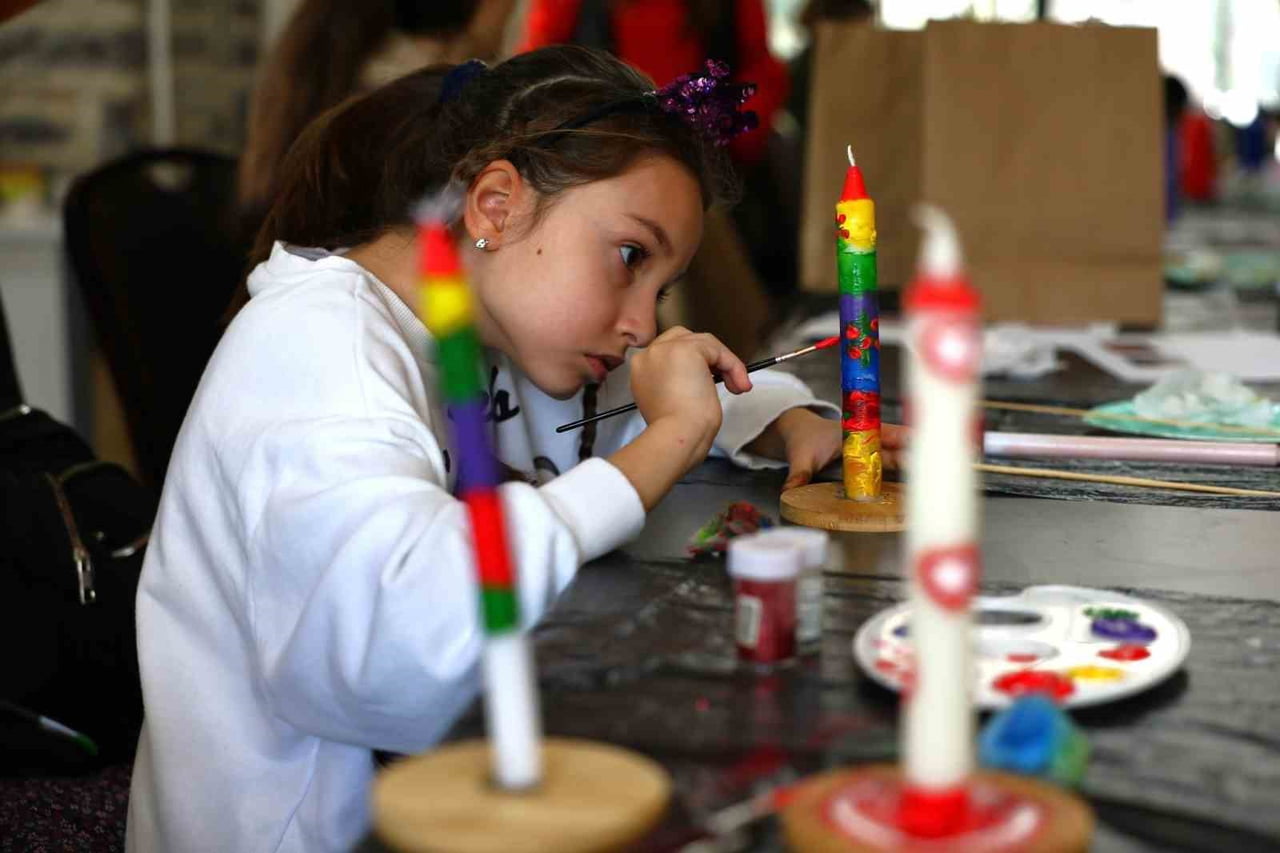 ÜÇ KUŞAK MUM BOYAMA ATÖLYESİNDE BULUŞTU