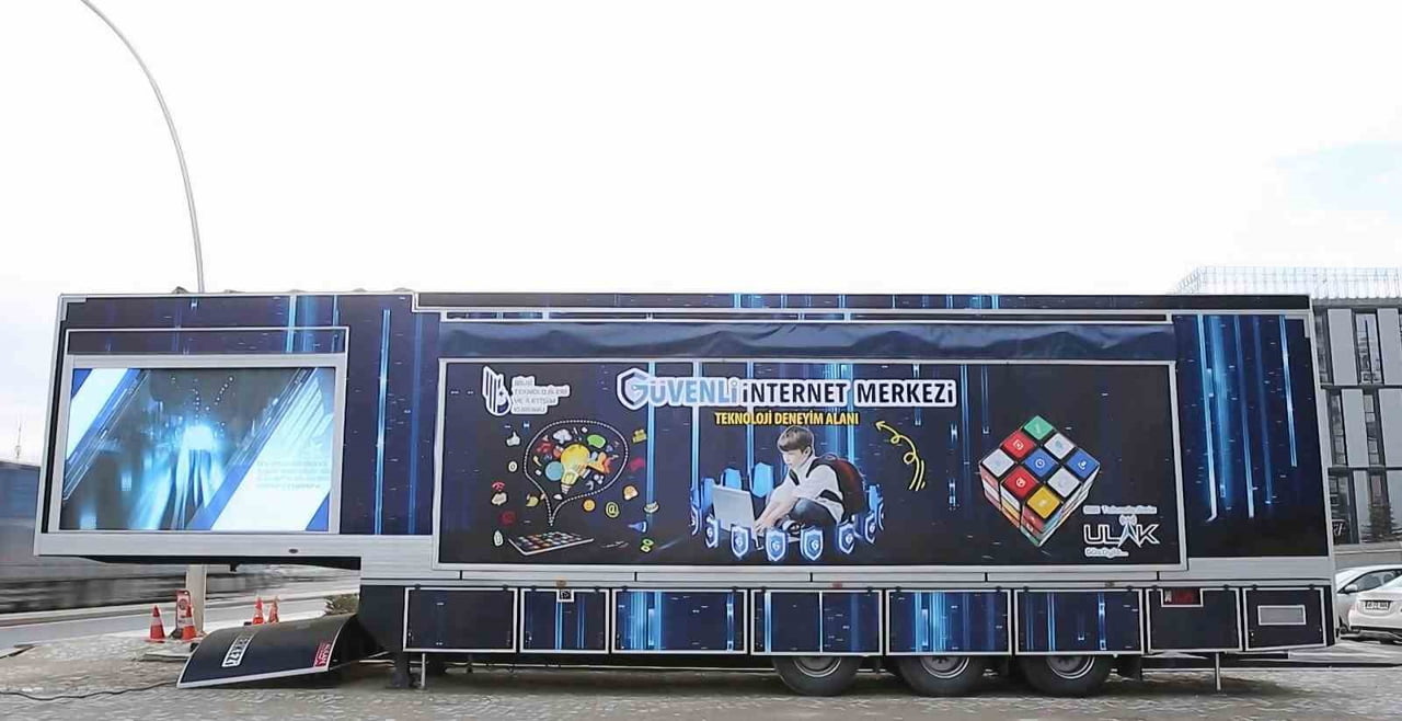 ULAŞTIRMA VE ALTYAPI BAKANI ABDULKADİR URALOĞLU, "GÜVENLİ İNTERNET HİZMETİ ABONE SAYISI İSE 55...