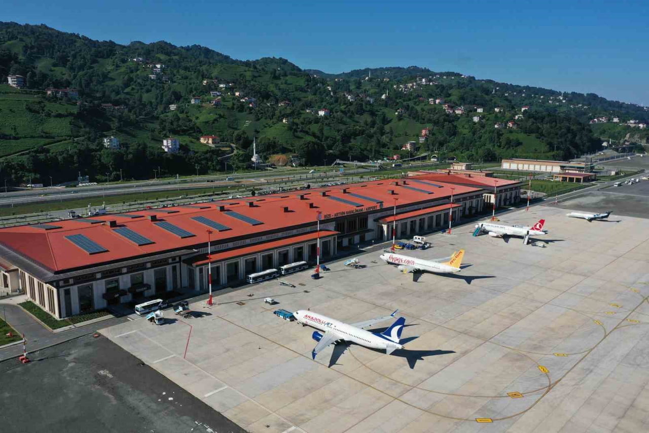 ULAŞTIRMA VE ALTYAPI BAKANI ABDULKADİR URALOĞLU, "HAVAYOLU İLE SEYAHAT EDEN YOLCU SAYISINDA...