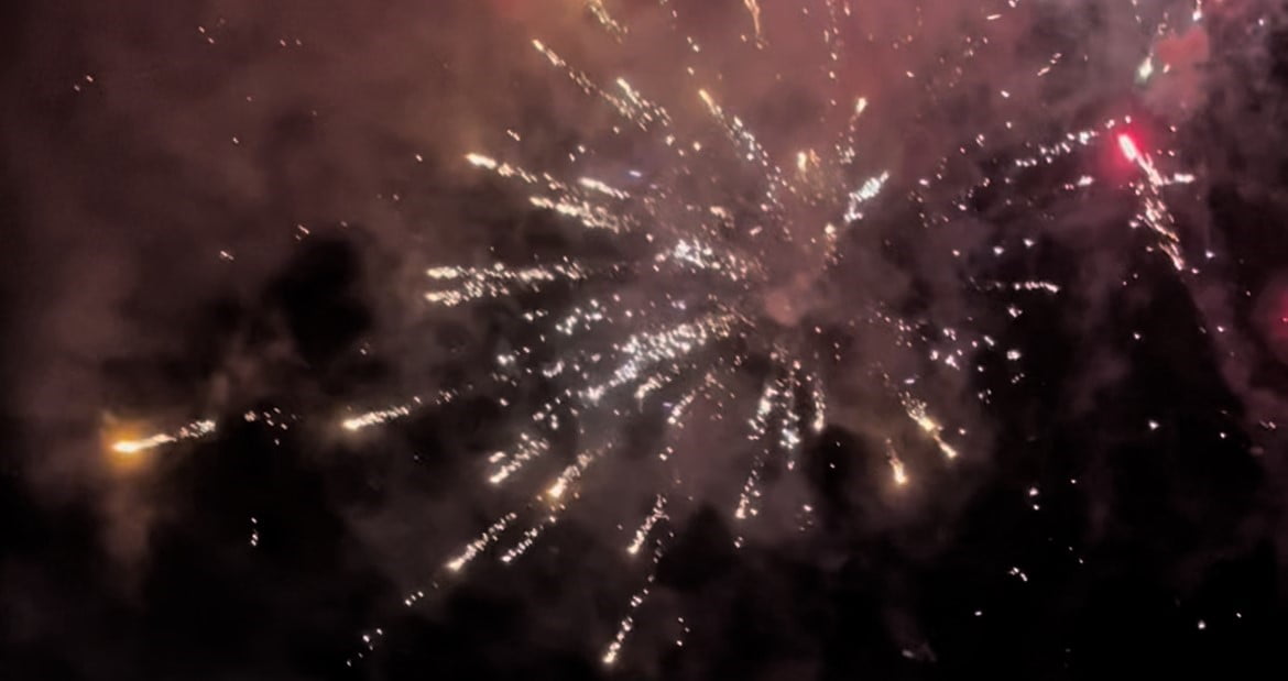 ULUDAĞ'DA 2026'YA COŞKULU MERHABA: GÖKYÜZÜ HAVAİ FİŞEKLERLE AYDINLANDI