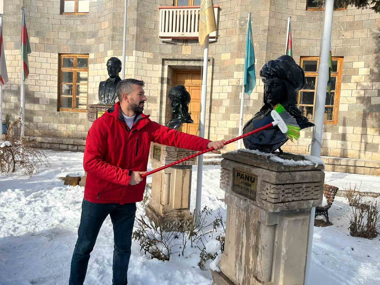 ÜNİVERSİTE ÖĞRENCİSİNİN BU ÖRNEK DAVRANIŞINI GÖREN BELEDİYE İTFAİYE MÜDÜRLÜĞÜ PERSONELİ FERHAT...