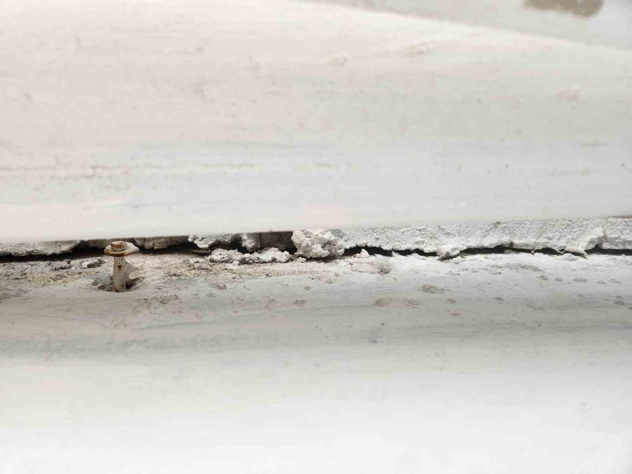 URLA’DA ÖNLEM ALINMADAN YAPILAN TEMEL KAZISI FACİAYA NEDEN OLUYORDU.  KOMŞU EVDE DERİN ÇATLAKLAR...