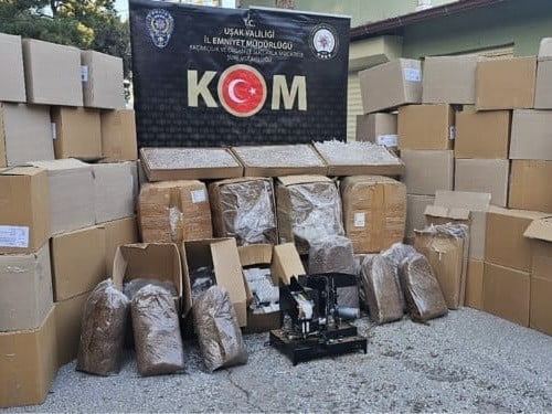 UŞAK İL EMNİYET MÜDÜRLÜĞÜ KOM ŞUBE MÜDÜRLÜĞÜ EKİPLERİNCE YAPILAN OPERASYONLARDA ÇOK SAYIDA KAÇAK...