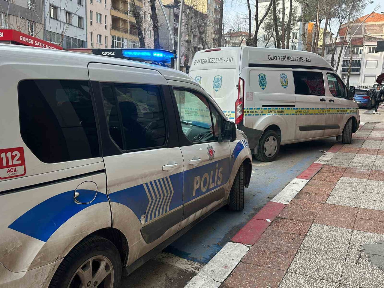 UŞAK’TA BIÇAKLANAN 25 YAŞINDAKİ BİR KİŞİ AĞIR YARALANARAK HASTANEDE TEDAVİ ALTINA...