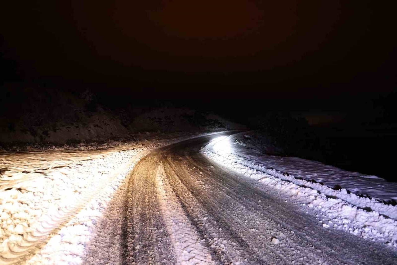 UŞAK’TA DÜN YÜKSEK KESİMLER VE KIRSAL BÖLGELERDE ETKİLİ OLAN KAR YAĞIŞININ ARDINDAN UŞAK İL ÖZEL...