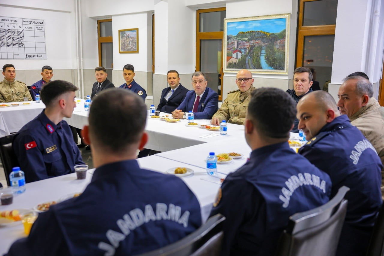 VALİ ELDİVAN'DAN EMNİYET GÜÇLERİNE MORAL ZİYARETİ