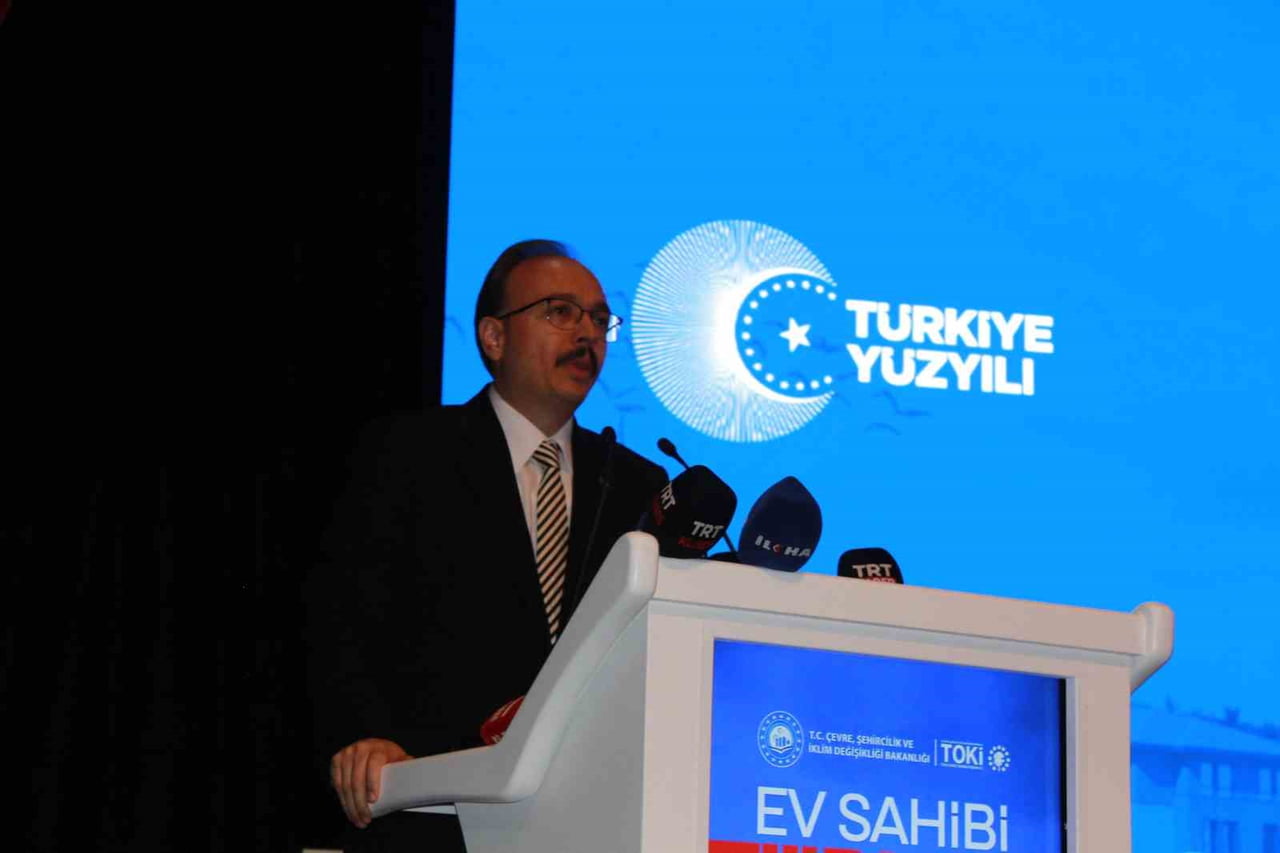 VALİ KEMAL KIZILKAYA DA, KURASI ÇEKİLECEK KONUTLARIN İLE, KONUT SAHİPLERİNE VE MEMLEKETE HAYIRLARA...