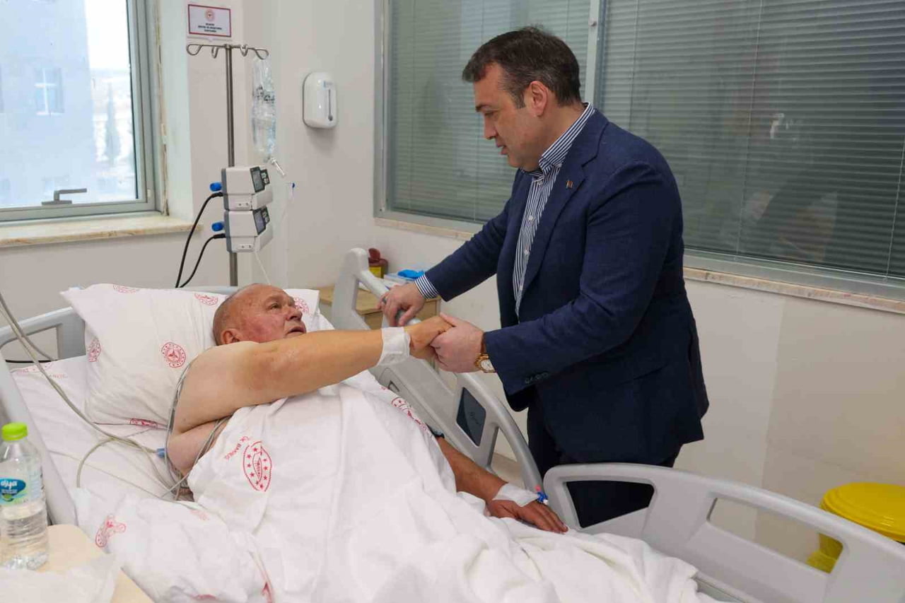 VALİ SÖZER'DEN MUHTARA GEÇMİŞ OLSUN ZİYARETİ