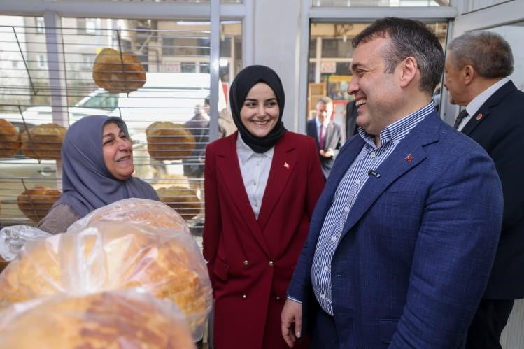 VALİ SÖZER GÖLPAZARI'NDA ESNAF VE VATANDAŞLARLA BULUŞTU