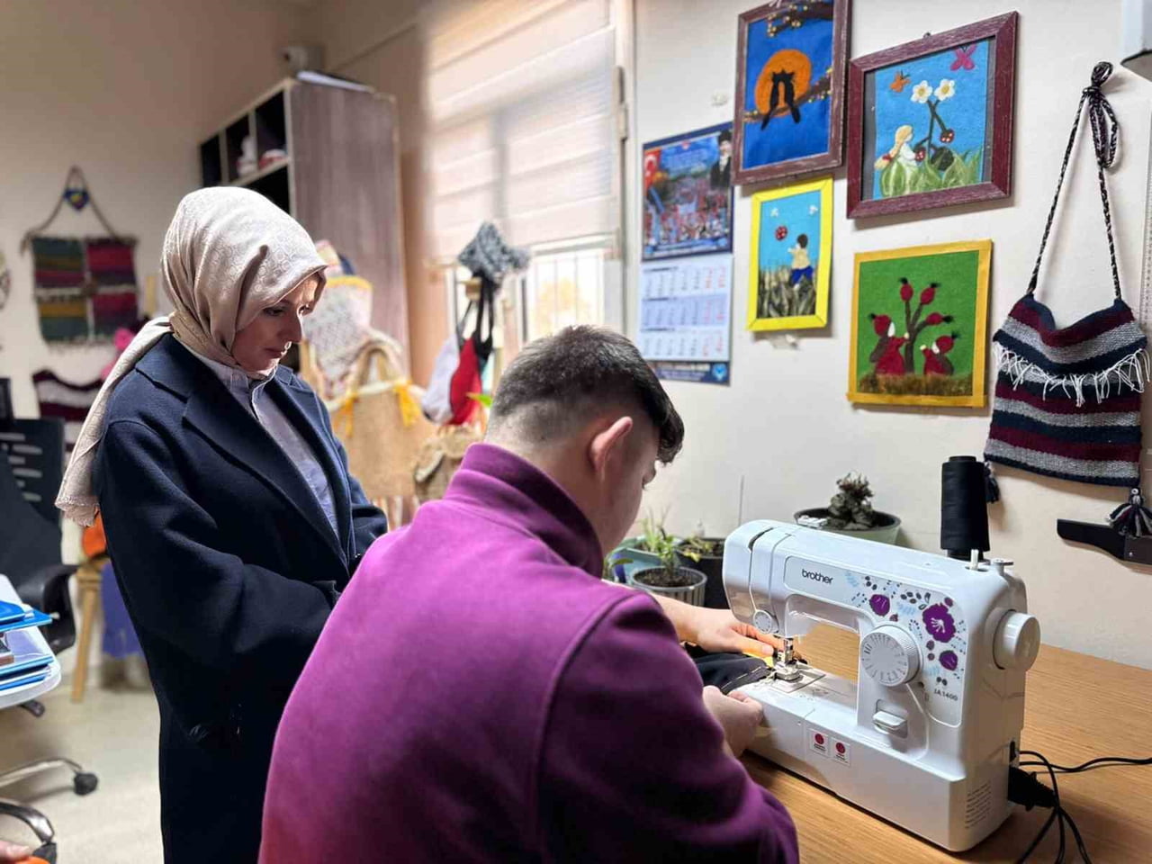 VALİ SÖZER’İN EŞİ ZEYNEP SÖZER’DEN ENGELLİ BİREYLERE DESTEK