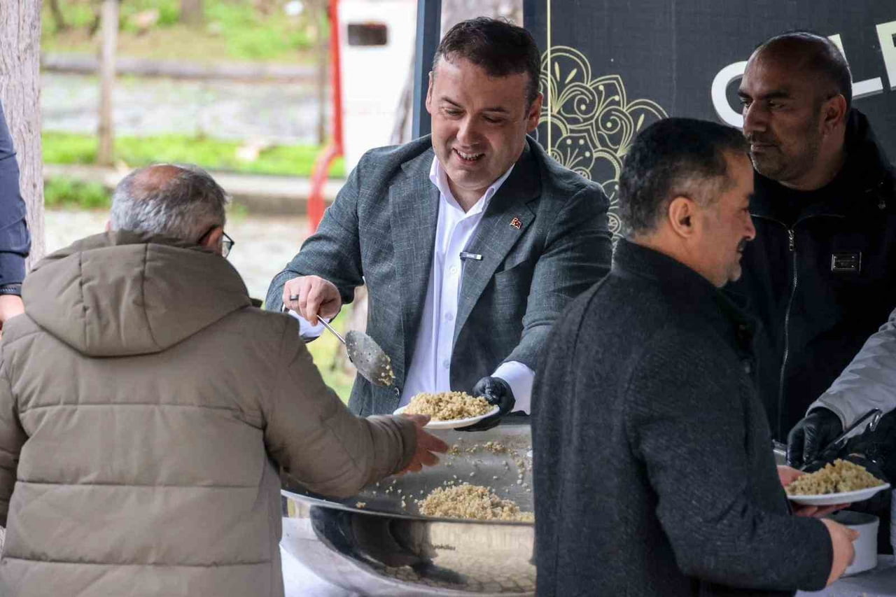 VALİ SÖZER ŞEYH EDEBALİ TÜRBESİ’NDE ŞİFALI PİLAV İKRAMINA KATILDI