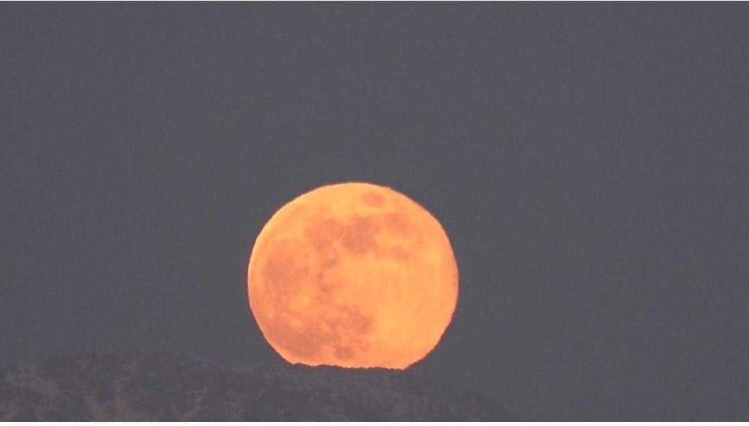 VAN'DA 2026 YILININ İLK GÖKYÜZÜ OLAYI OLAN VE HALK ARASINDA "KURT DOLUNAYI" OLARAK BİLİNEN OCAK...