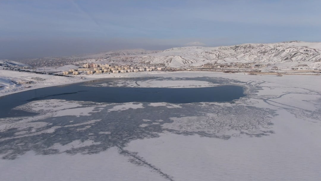 VAN'DA ETKİSİNİ ARTIRAN SİBİRYA SOĞUK HAVA DALGASI, HAYATI OLUMSUZ YÖNDE ETKİLEMEYE DEVAM EDİYOR....