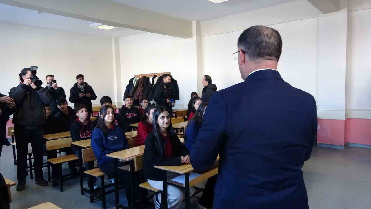 VAN’DA 2025-2026 EĞİTİM ÖĞRETİM YILININ BİRİNCİ DÖNEMİ SONA ERERKEN, İL MİLLİ EĞİTİM MÜDÜRLÜĞÜNE...