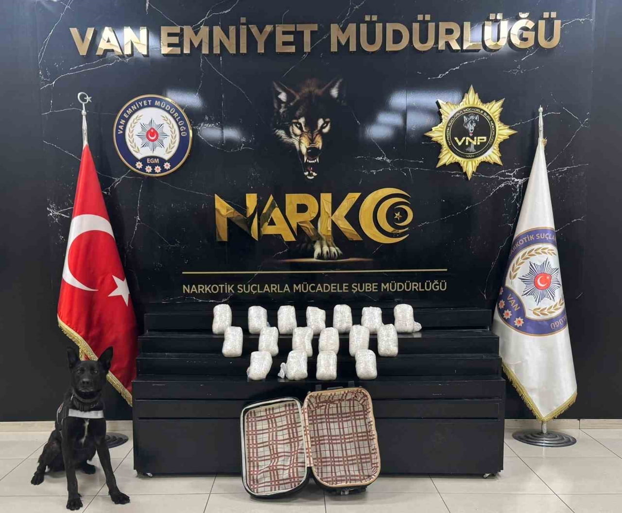 VAN’DA POLİS EKİPLERİNCE YÜRÜTÜLEN İKİ AYRI OPERASYONDA 22 KİLO 540 GRAM METAMFETAMİN MADDESİ ELE...