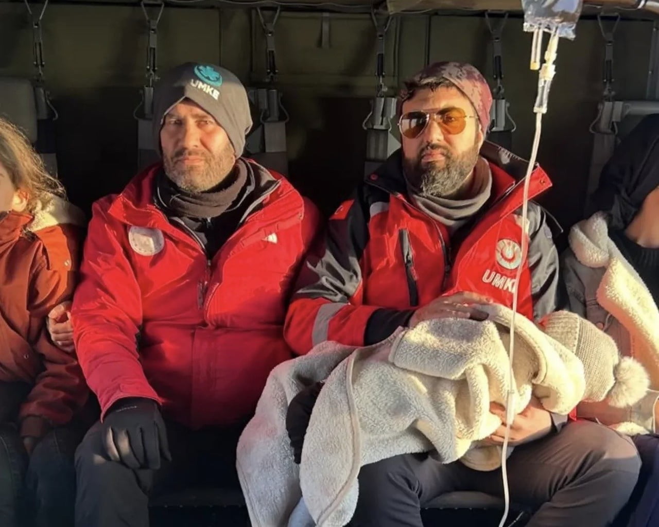 VAN’IN BAHÇESARAY İLÇESİNDE TEDAVİ GÖREN İKİ HASTA, İLERİ TETKİK VE TEDAVİ AMACIYLA...