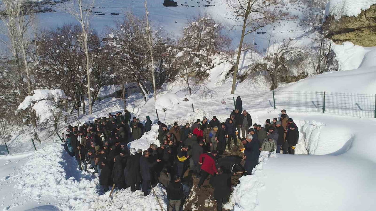 VAN’IN ÇATAK İLÇESİNDE MEYDANA GELEN ÇIĞ FELAKETİNDE KAR KÜTLESİNİN ALTINDA KALARAK HAYATINI...