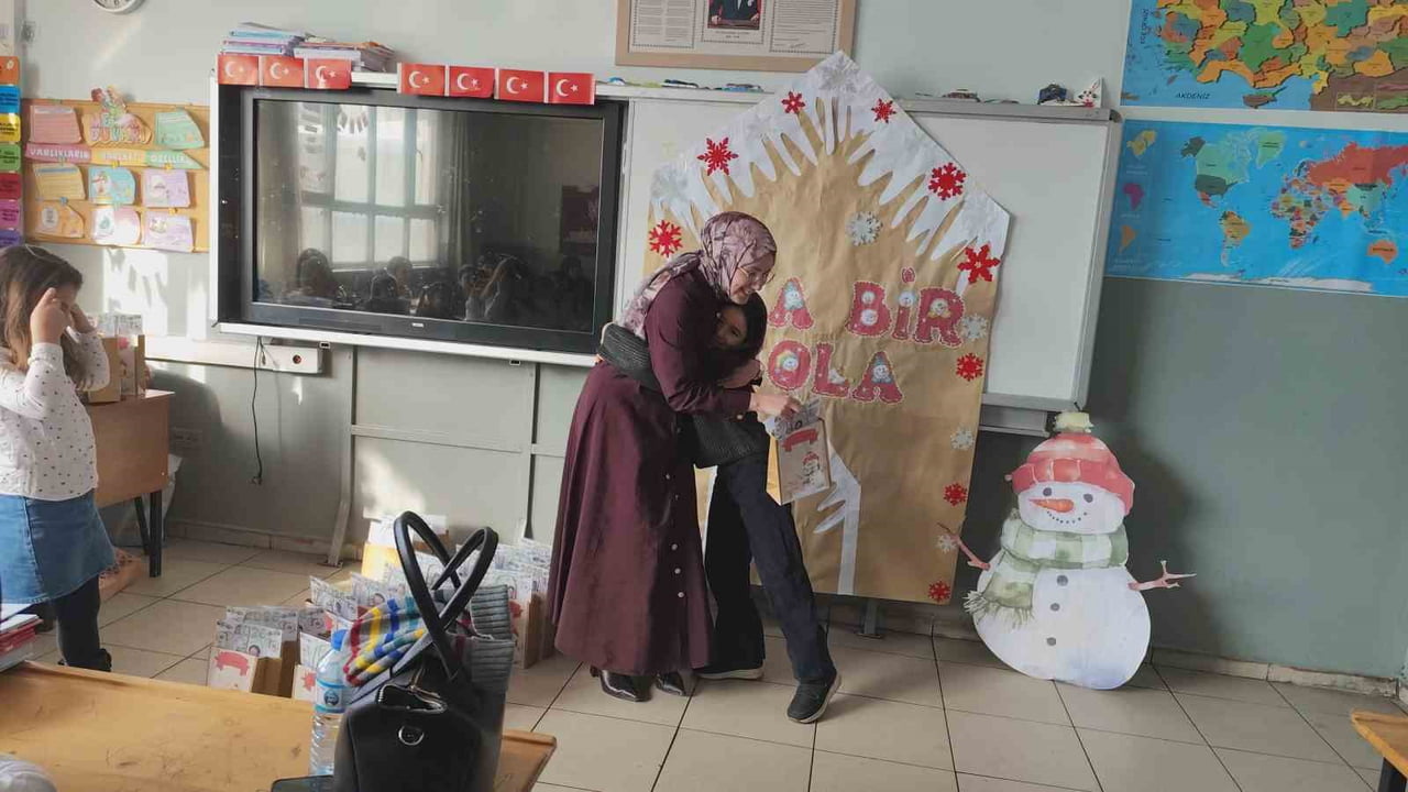 VAN’IN ERCİŞ İLÇESİNDE 49 BİN ÖĞRENCİ 2025-2026 EĞİTİM ÖĞRETİM YILININ BİRİNCİ DÖNEMİNİN SONA...