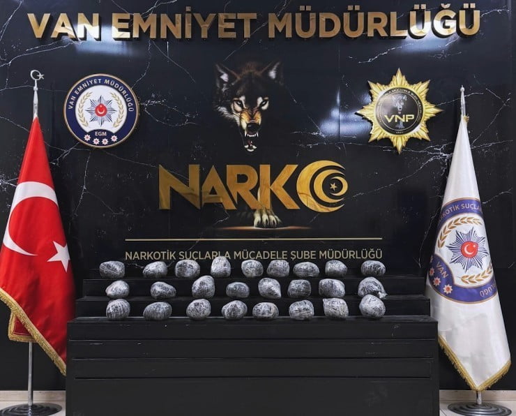 VAN’IN İPEKYOLU İLÇESİNDE POLİS EKİPLERİNCE YÜRÜTÜLEN ÇALIŞMALAR SONUCUNDA 26 KİLO 160 GRAM...