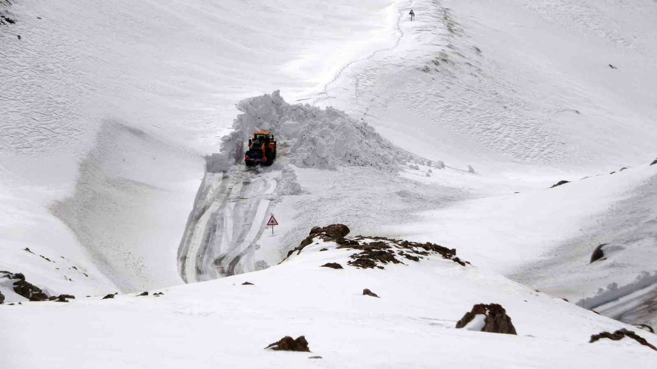 VAN YÜZÜNCÜ YIL ÜNİVERSİTESİ (VAN YYÜ) EDEBİYAT FAKÜLTESİ COĞRAFYA BÖLÜMÜ ÖĞRETİM ÜYESİ PROF. DR....