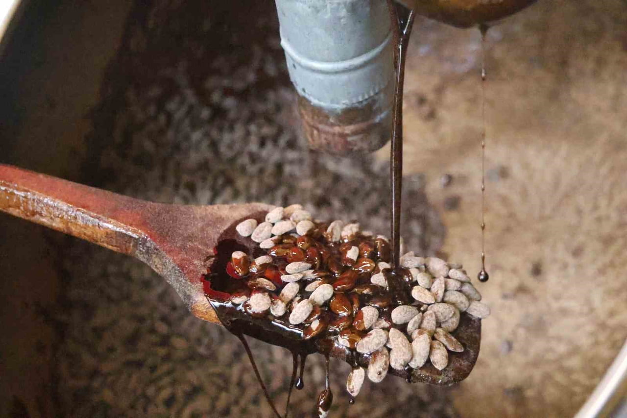 VATANDAŞLARIN TALEPLERİ DOĞRULTUSUNDA YAPIMINA BAŞLANAN KAHVELİ BADEM ŞEKERİ, VATANDAŞLAR...
