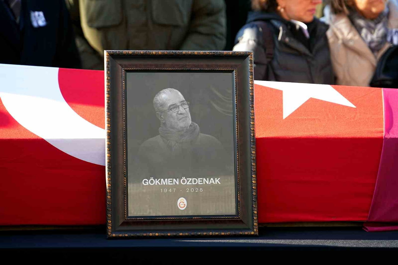 VEFAT EDEN A MİLLİ FUTBOL TAKIMI'NIN VE GALATASARAY'IN ESKİ FUTBOLCUSU GÖKMEN ÖZDENAK İÇİN RAMS...