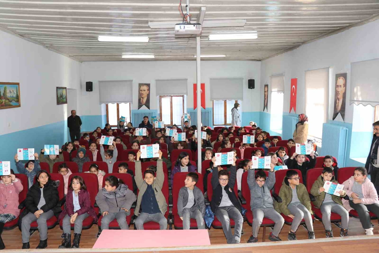 VEREM EĞİTİMİ VE FARKINDALIK HAFTASI KAPSAMINDA ERZURUM’UN OLTU İLÇESİNDE TOPLUM SAĞLIĞINA YÖNELİK...