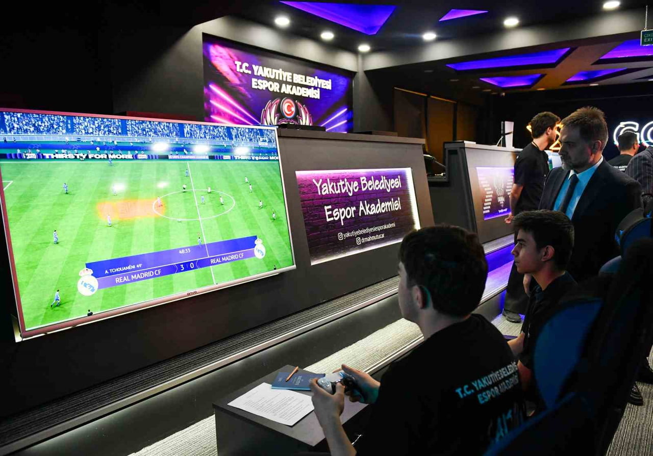 YAKUTİYE BELEDİYESİ ESPOR AKADEMİSİ LİSELER ARASI FIFA26 ESPOR TURNUVASINA GENÇLERDEN BÜYÜK...