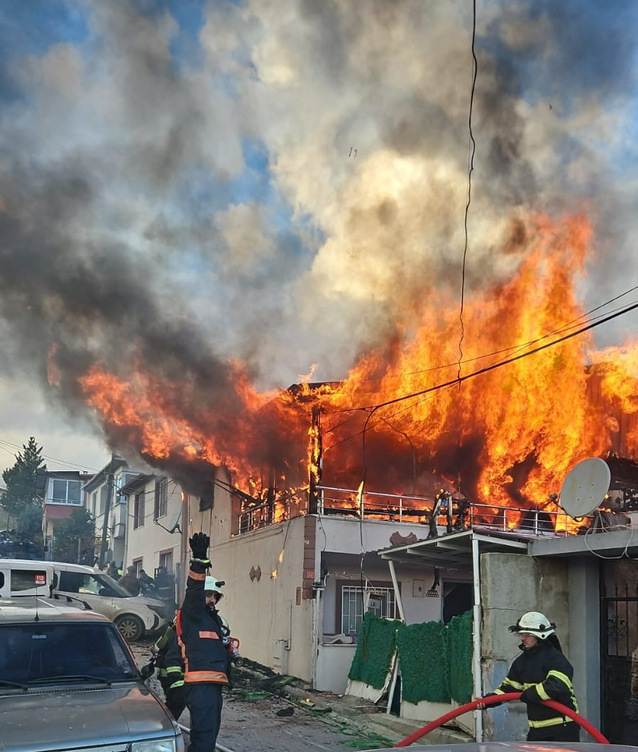 YALOVA'DA 3 KAHRAMAN POLİSİN ŞEHİT OLDUĞU DEAŞ OPERASYONUNDA ÖZEL HAREKAT POLİSLERİ İLE GİRDİKLERİ...