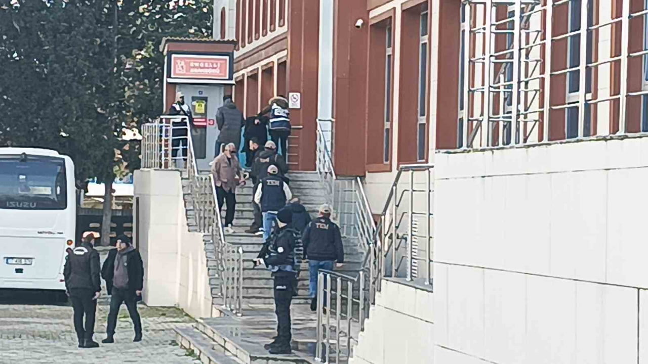 YALOVA'DA 3 POLİSİN ŞEHİT DÜŞTÜĞÜ DEAŞ OPERASYONLARI ÇERÇEVESİNDE YÜRÜTÜLEN SORUŞTURMADA GÖZALTINA...