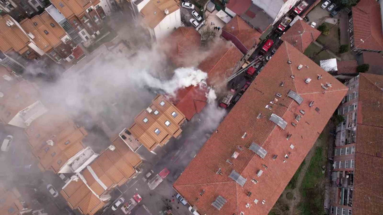 YANGINI SÖNDÜRME ÇALIŞMALARI HAVADAN GÖRÜNTÜLENDİ.