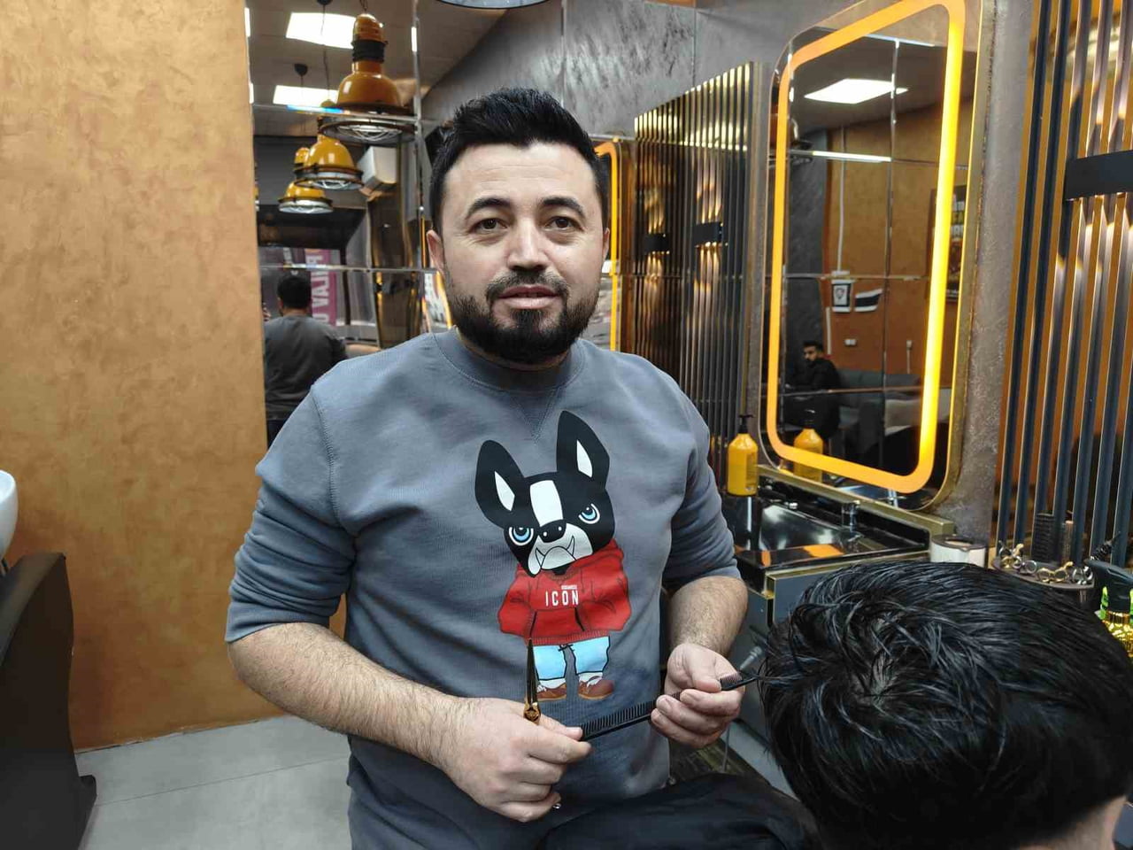 YAPAY ZEKANIN KULLANIM ALANI GÜNDEN GÜNE GENİŞLERKEN, VATANDAŞLARIN BERBERE GİDERKEN SAÇ...