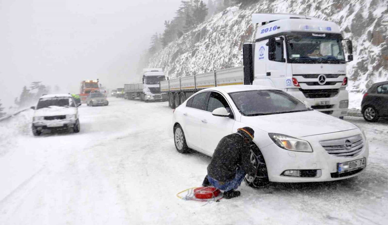 YAPIM İŞİ BAYBURT GROUP İNŞAAT TARAFINDAN SÜRDÜRÜLEN VE 14 YILDIR TAMAMLANAMAYAN KOP TÜNELİ, BÖLGE...