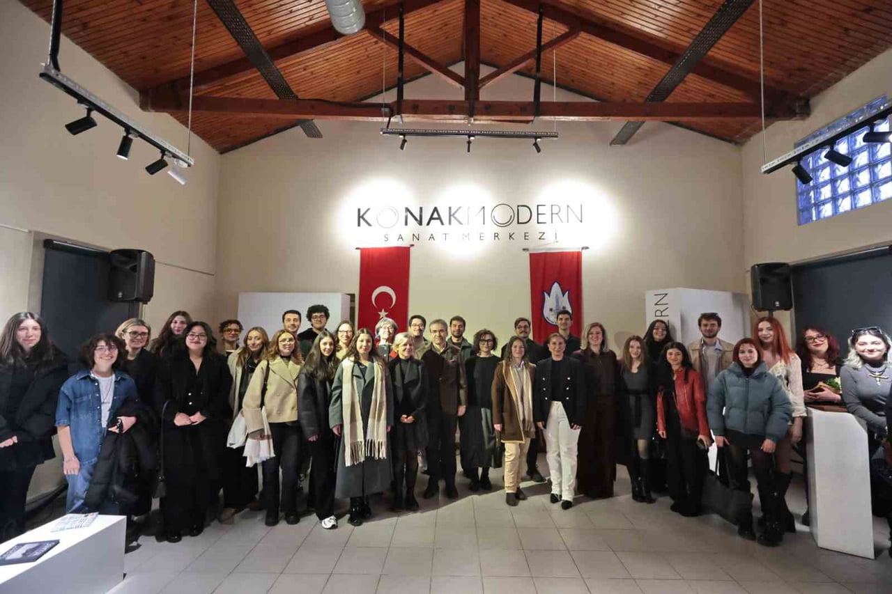 YAŞAR ÜNİVERSİTESİ İLETİŞİM FAKÜLTESİ ÖĞRENCİLERİ, 2025 GÜZ DÖNEMİ SÜRESİNCE ETKİLEŞİM TASARIMI...