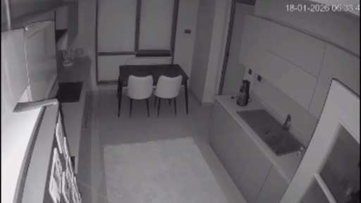 Yeni yapılan binada mutfağın tavanı çöktü... O anlar kamerada