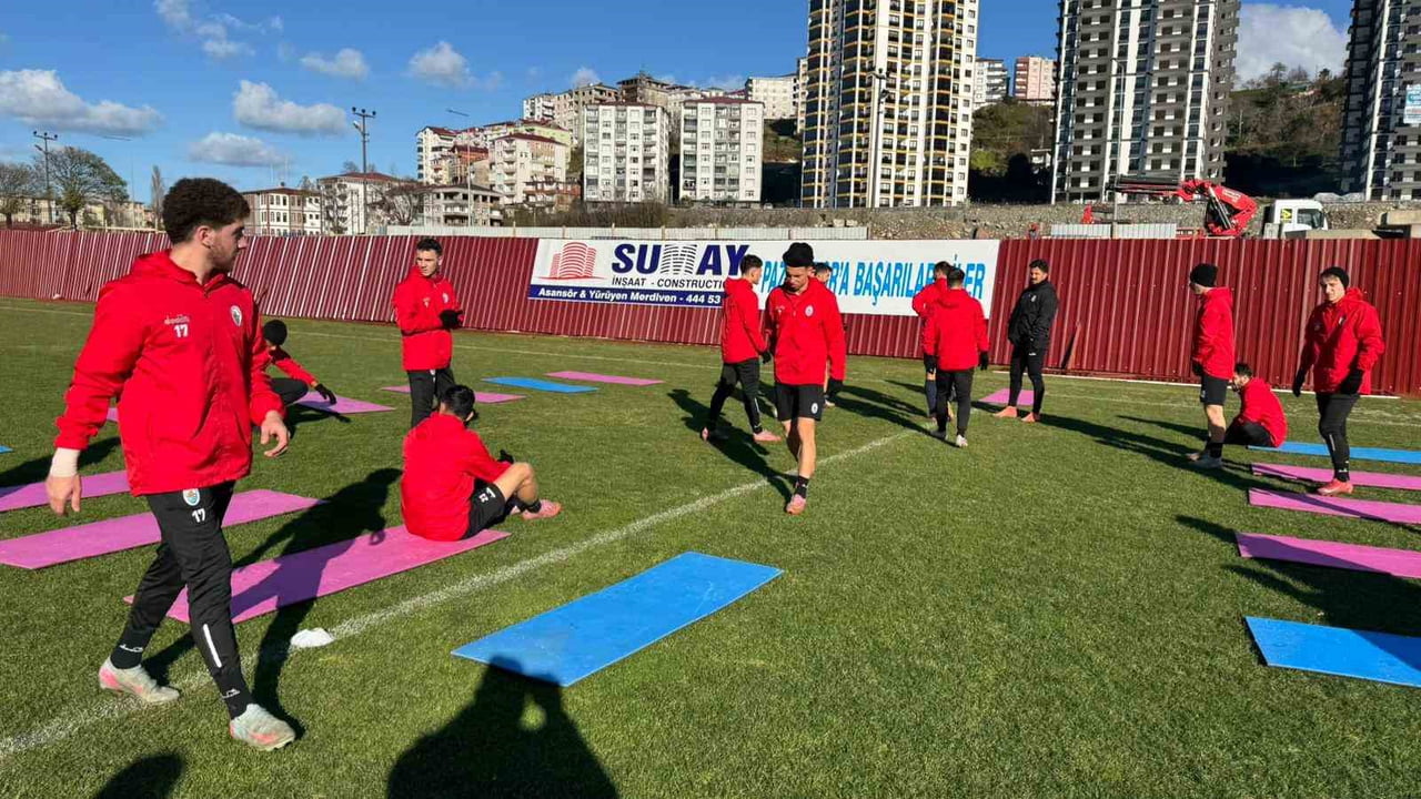 YENİ YILLA BİRLİKTE SAHAYA İNEN PAZARSPOR'DA HEDEF, İYİ BİR KAMP DÖNEMİ GEÇİREREK ÇAYELİSPOR...