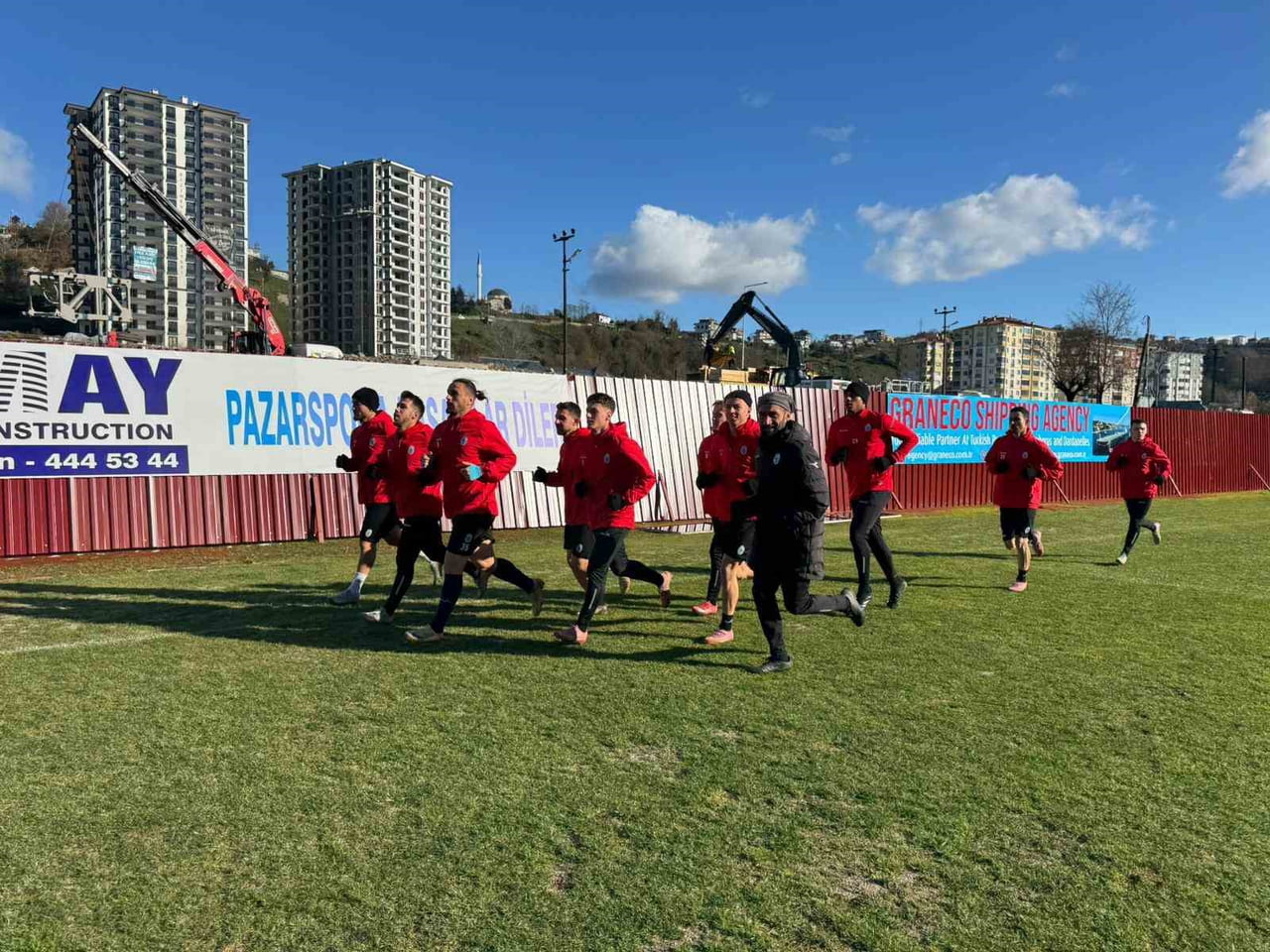 YENİ YILLA BİRLİKTE SAHAYA İNEN PAZARSPOR'DA HEDEF, İYİ BİR KAMP DÖNEMİ GEÇİREREK ÇAYELİSPOR...