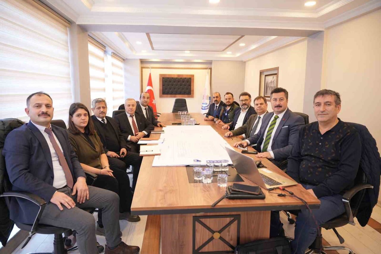 YENİŞEHİR BELEDİYESİ, CUMARTESİ KAPALI PAZAR YERİ İÇİN PROJE ÇALIŞMALARINI BAŞLATTI. YENİŞEHİR...