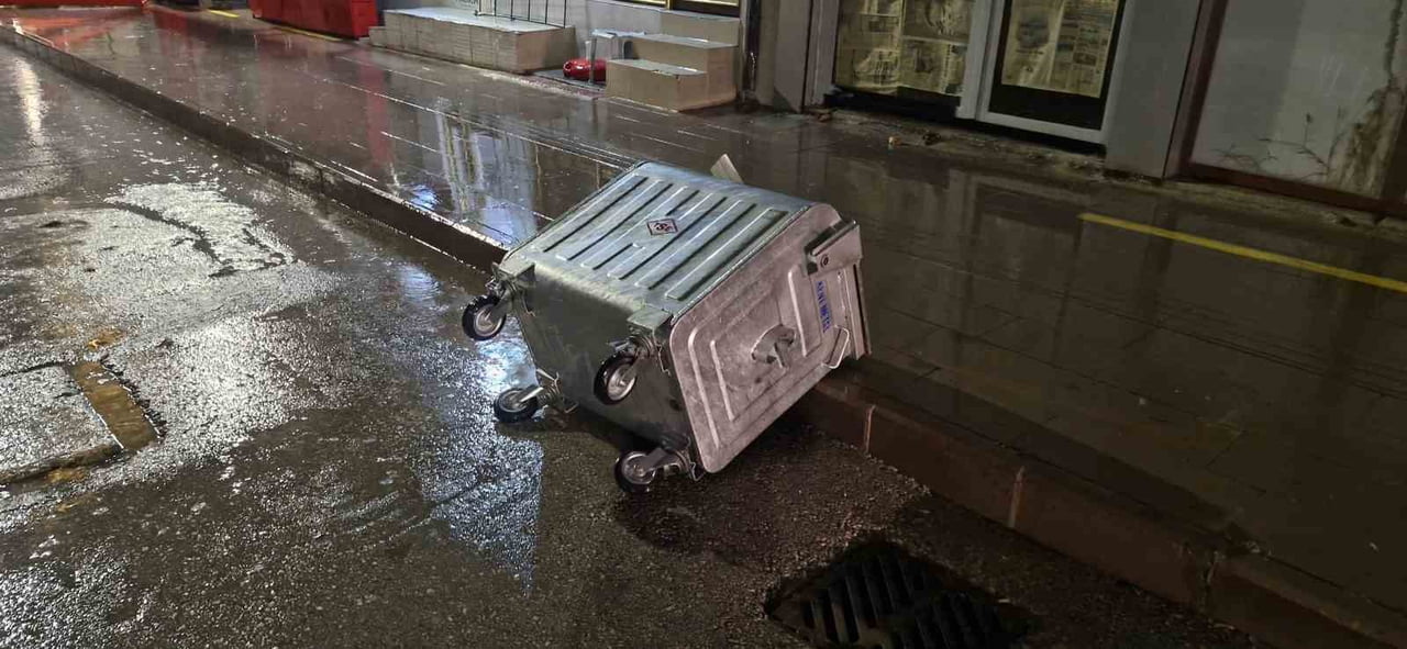 YERE DÜŞEN KONTEYNERDEN GÖRÜNTÜ