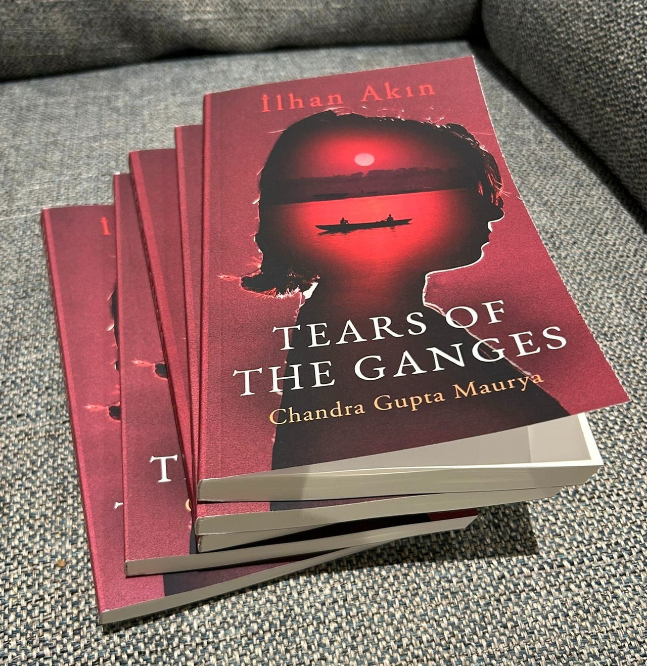 YERLEŞİK DÜNYA MEDENİYETLERİ BAŞTA OLMAK ÜZERE, HEMEN HER TÜRDE YAZMIŞ OLDUĞU 40’IN ÜZERİNDE...