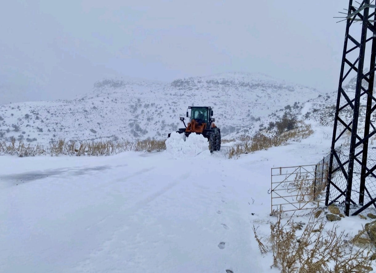 YOĞUN KAR YAĞIŞININ ARDINDAN KAPANAN BATMAN’IN HASANKEYF İLÇESİNE BAĞLI UZUNDERE KÖY YOLU, İL ÖZEL...