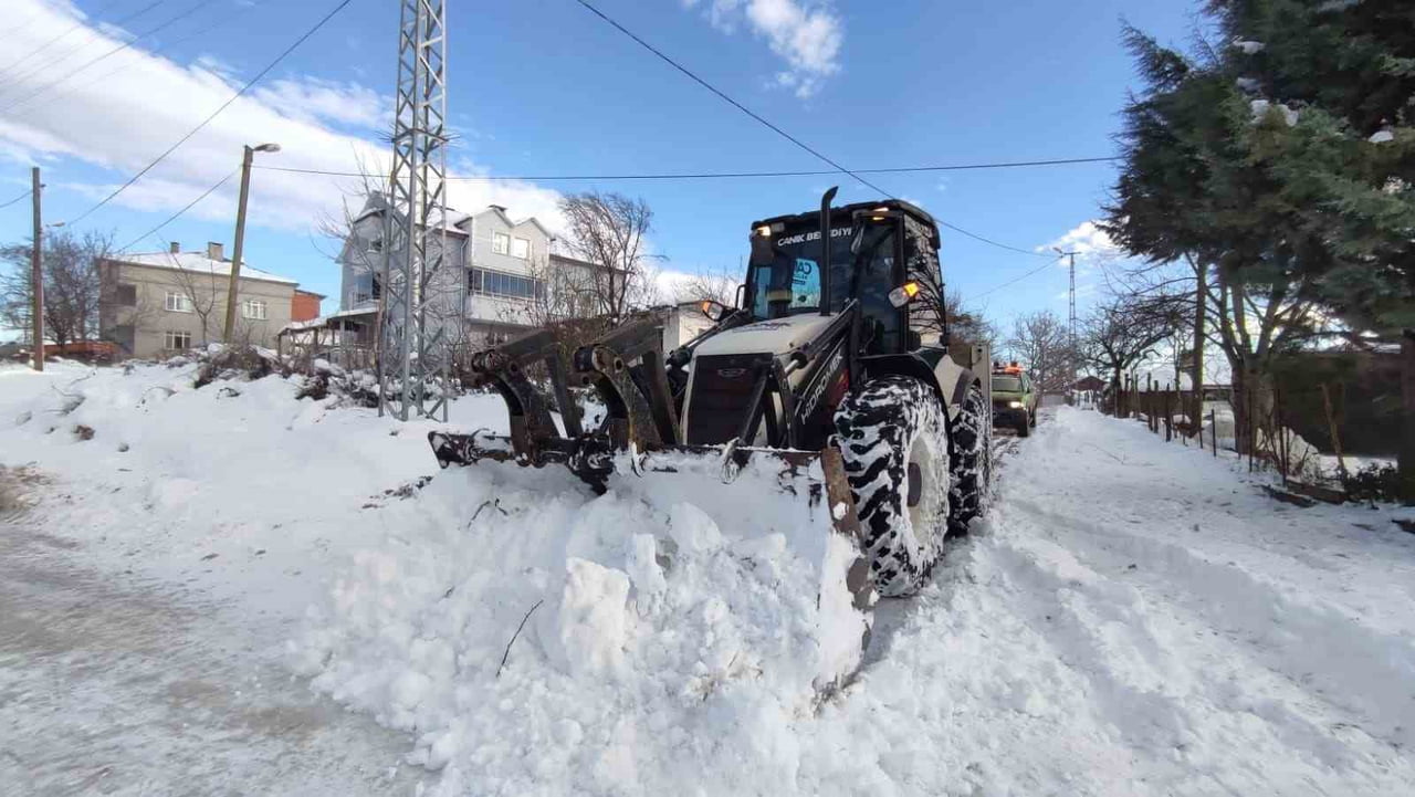 YOL AÇMA ÇALIŞMALARI SÜRÜYOR