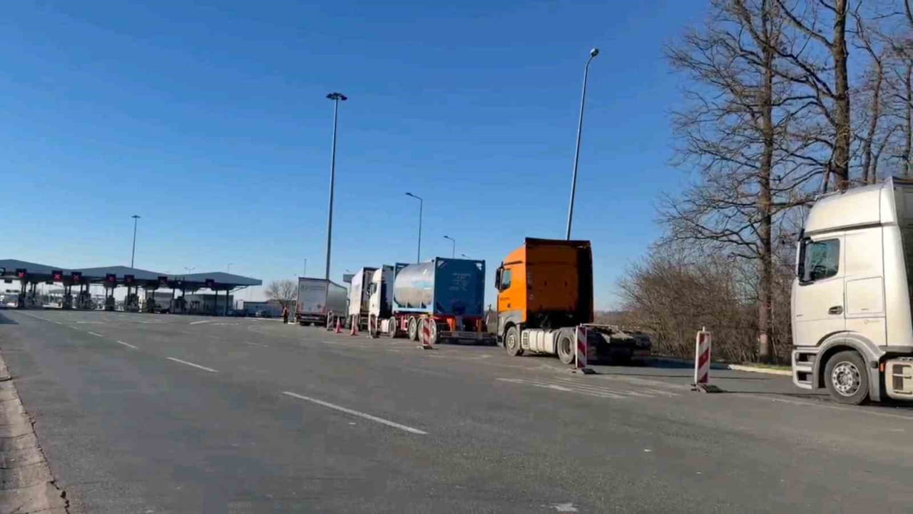 YOL BİTTİ, BEKLEYİŞ BAŞLADI: SCHENGEN DUVARINDA 75 SAAT